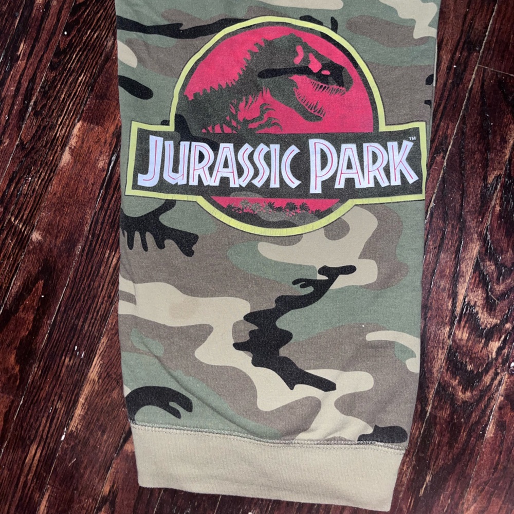 ๐ฆ Jurassic Park Vintage Logo Sweatshirt โ Unisex | Cozy & Retro - Picture 5 of 5